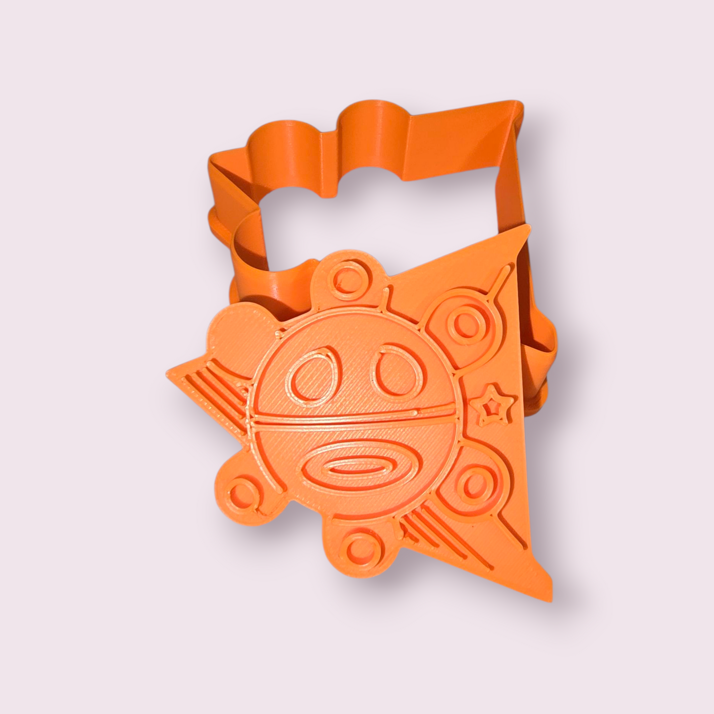 SOL HAYUYA TAÍNO JEROGLÍFICO #1 CON BANDERA DE PUERTO RICO ABSTRACTA