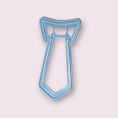Cortador (molde) Corbata con cuello 4"