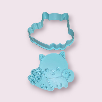 GATITO CON RAMO DE FLORES