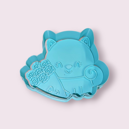 GATITO CON RAMO DE FLORES