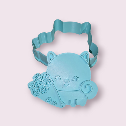 GATITO CON RAMO DE FLORES